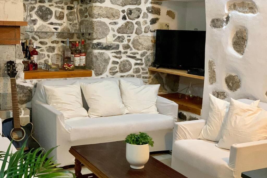 Apartamento Lava House Mandrákion Exterior foto